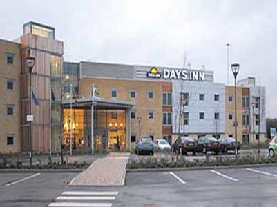 Days Hotel London North